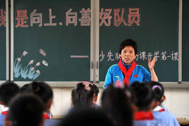 　　　　起首，小丑。